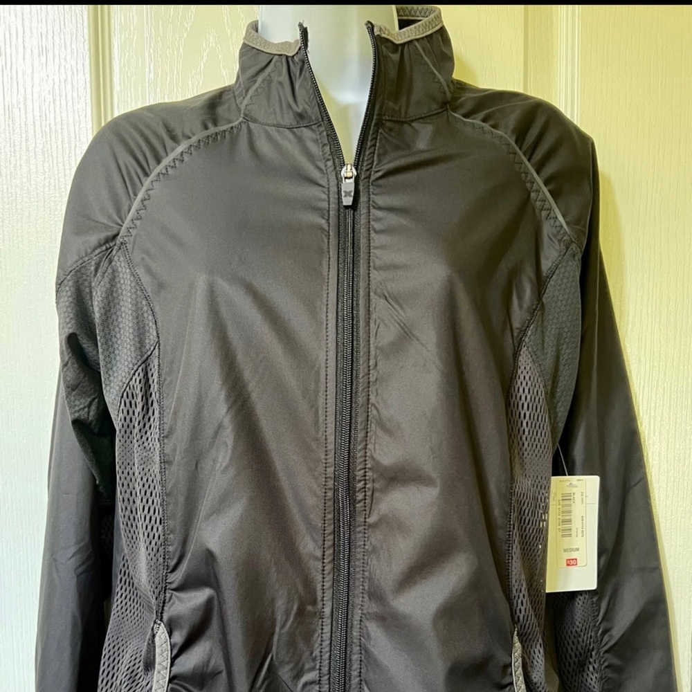 Women’s Xersion Windbreaker W/Mesh Size M, NWT